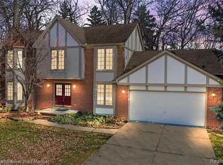 1290 Grandview Dr, Rochester Hills, MI 48306