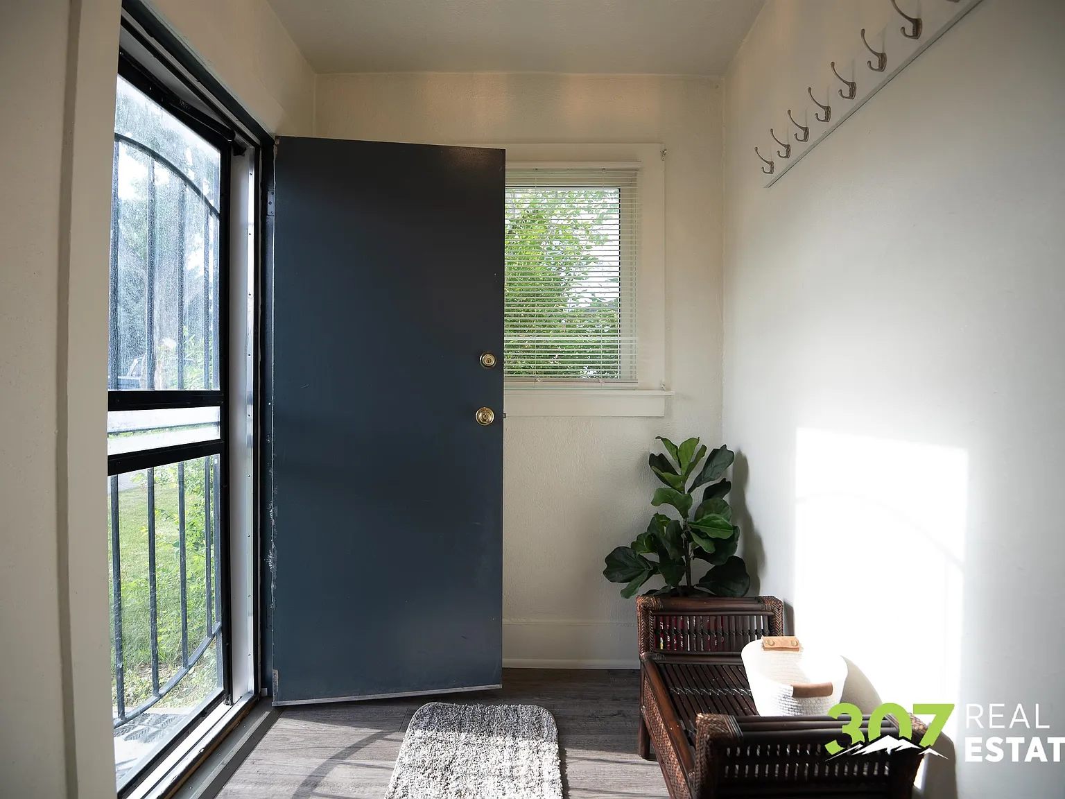 2 bed, 1.0 bath, 764 sqft, $1,100 — Photo 2