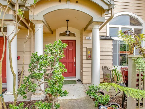 40 Erin Ln, Half Moon Bay, CA 94019