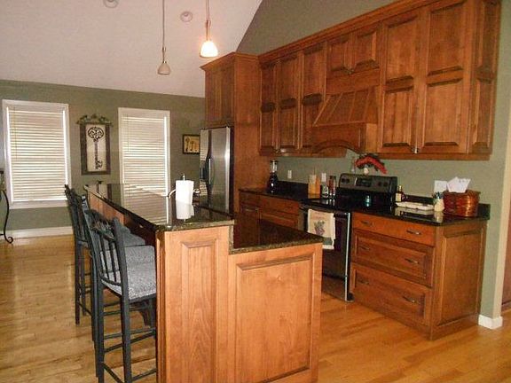 3rd image of 18 Lakeside Dr