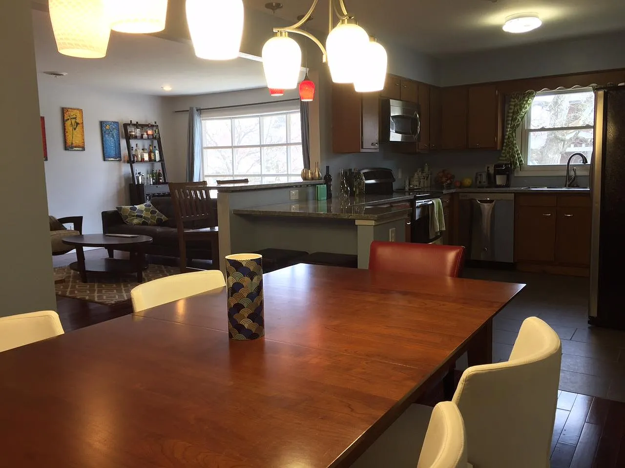 3 bed, 1256 sqft, $2,400 — Photo 1