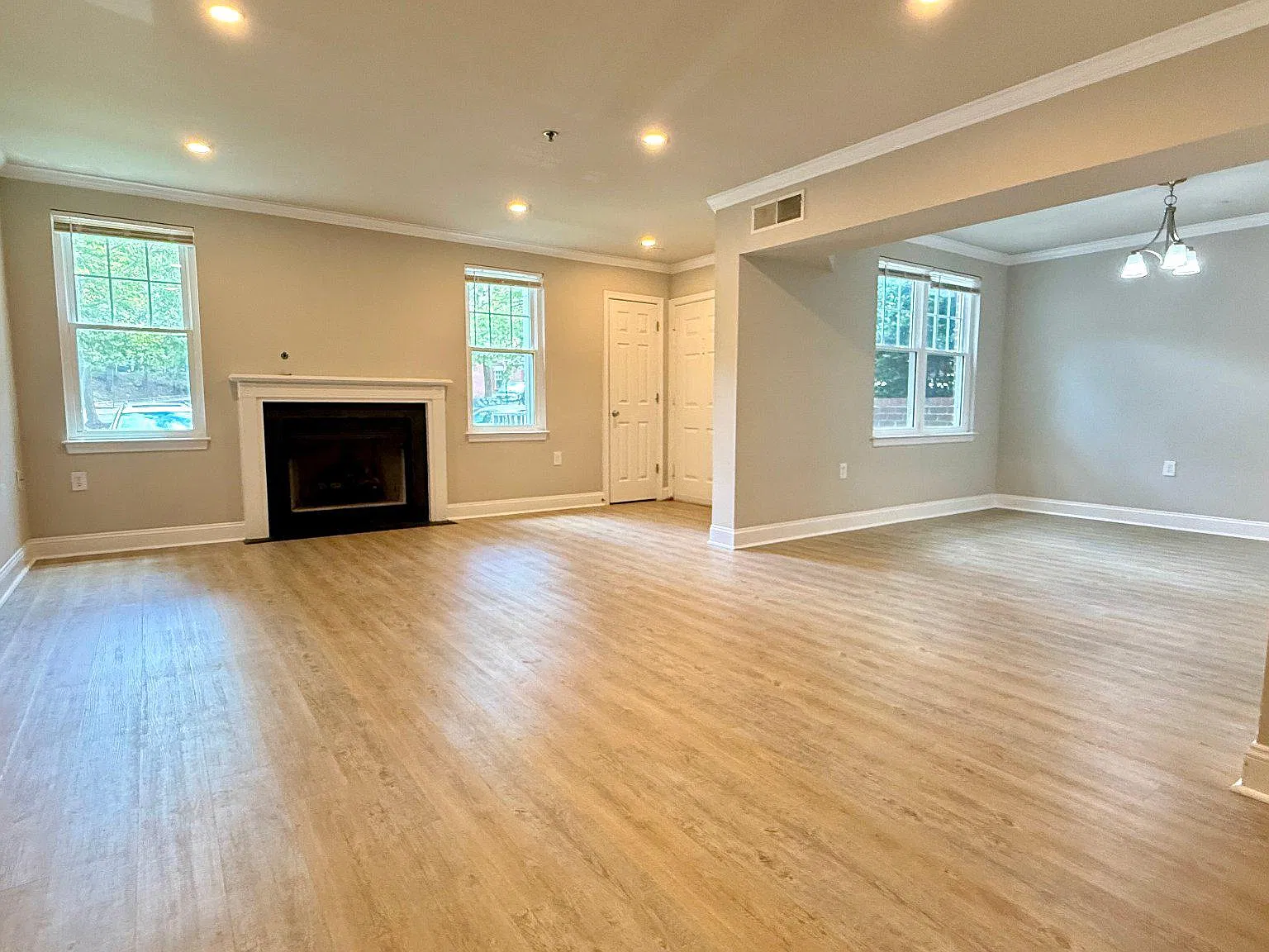 2 bed, 2.5 bath, 1282 sqft, $3,100 — Photo 3