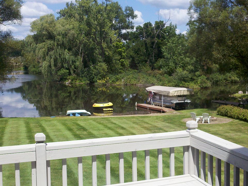 2nd image of 3927 Lakes Edge Dr