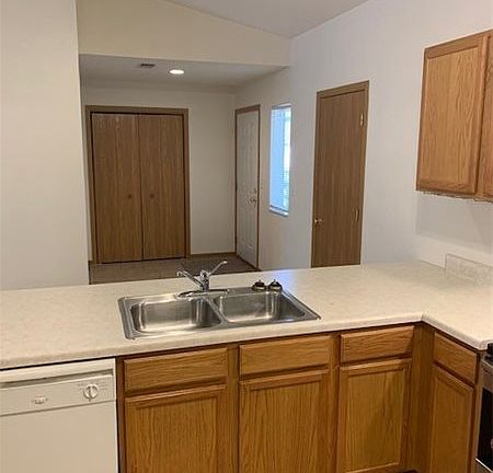3rd image of 1140 Minns Dr #2