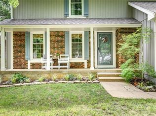 1912 S Lindenwood Dr, Olathe, KS 66062