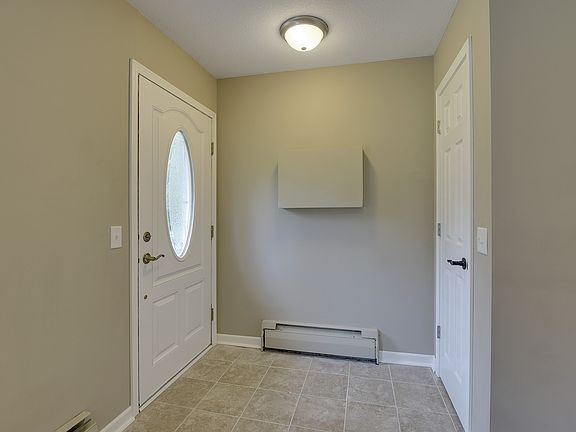 2nd image of 6501 Lucia Ln NE