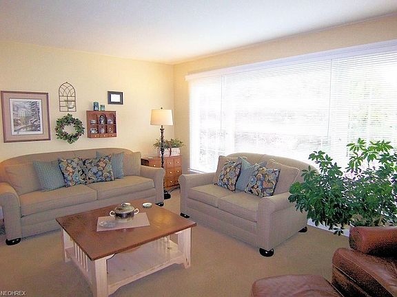 5th image of 46 Placid Blvd