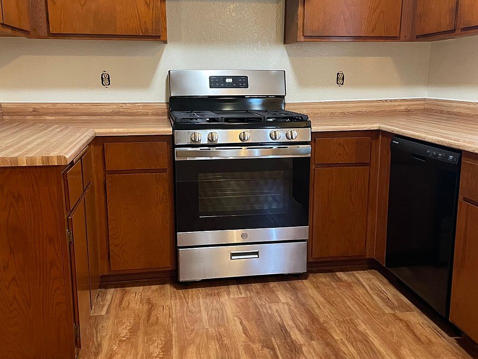 1st image of 14118 Cordary Ave #4