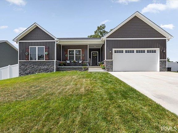 2nd image of 605 E Barton Woods Ln