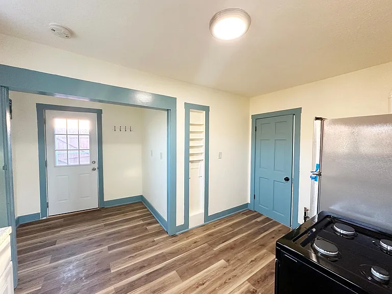 544 Franklin Ave #B — Photo 5