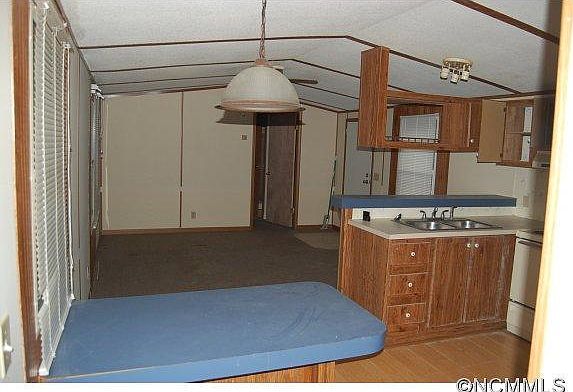 3rd image of 74 Heartstring Ct