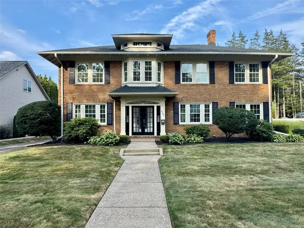 425 Frontier Dr, Erie, PA 16505