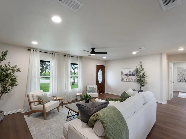 10246 Loop 106 — Photo 3
