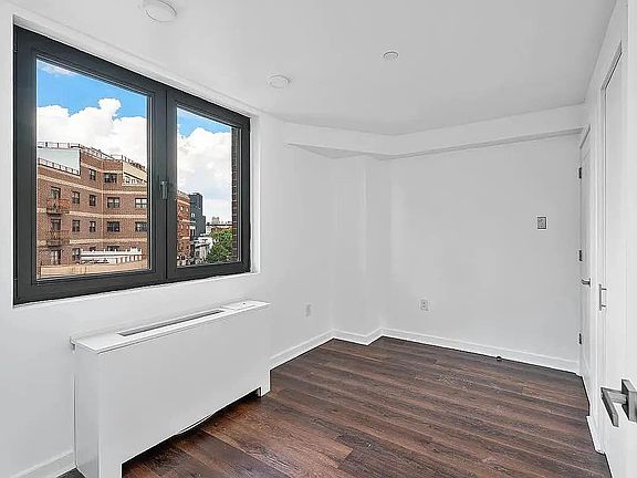 5th image of 874 Willoughby Ave #401