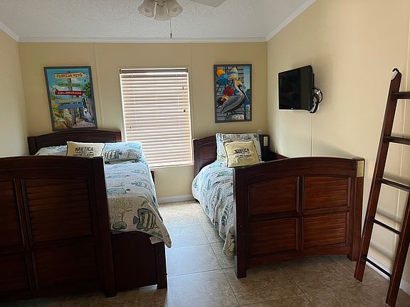 5th image of 258 Burgundy Dr