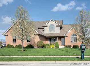 818 Hampton Dr, Saint Marys, OH 45885