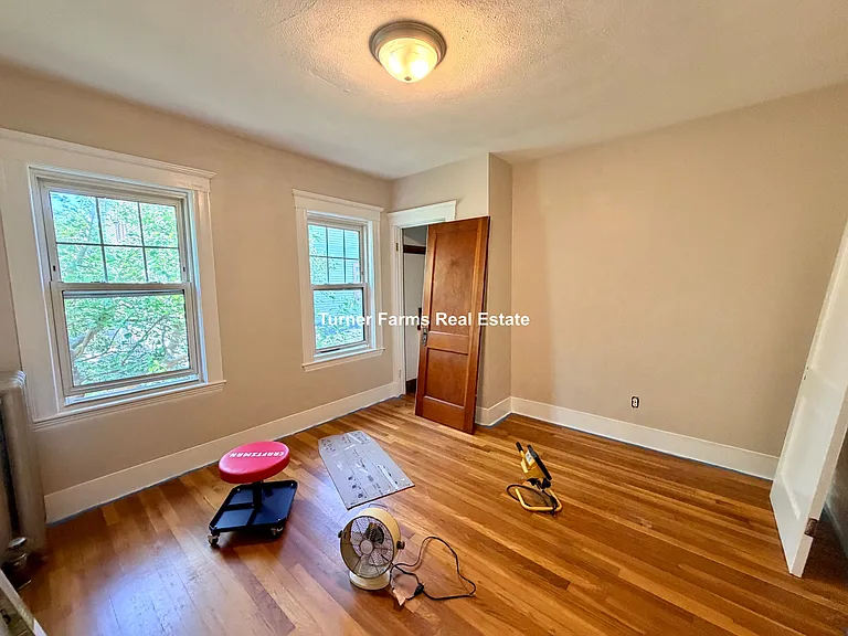158 W Adams St — Photo 10
