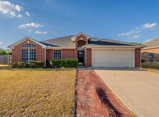 1601 McGarry Ln, Mansfield, TX 76063