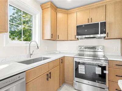 (Undisclosed Address), Pawtucket, RI, 02860