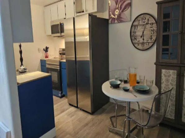 12521 SE Taggart St APT B, Portland, OR 97236