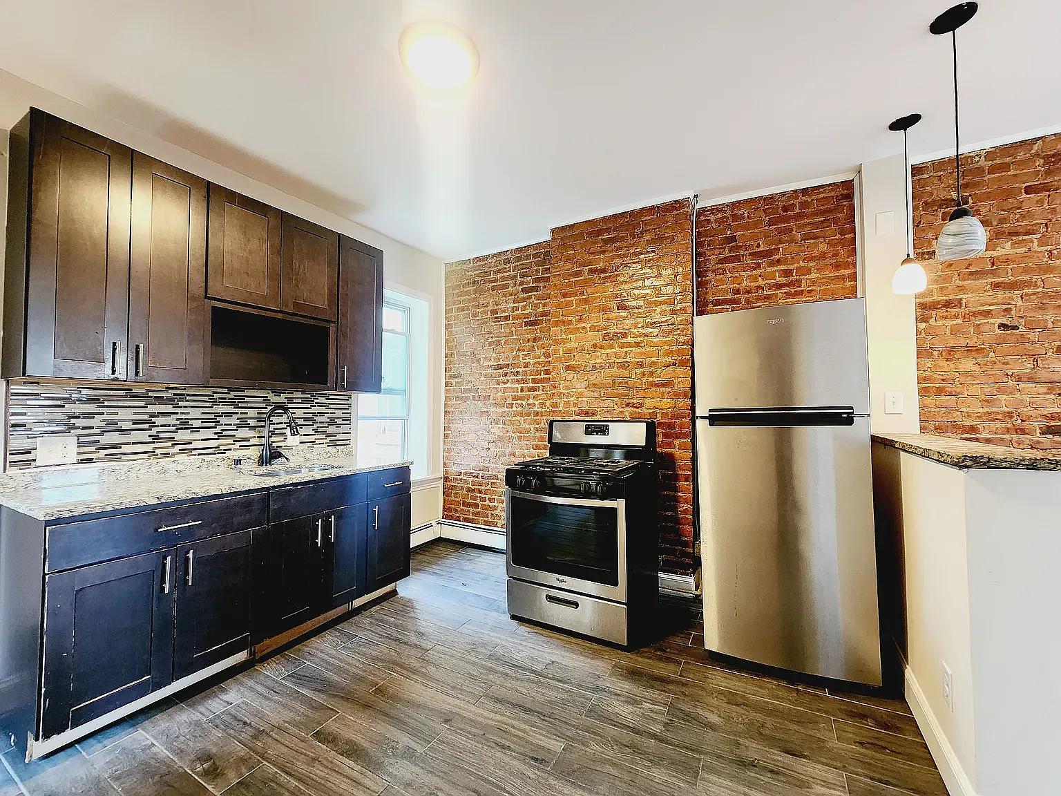 2 bed, 800 sqft, $2,200 — Photo 1