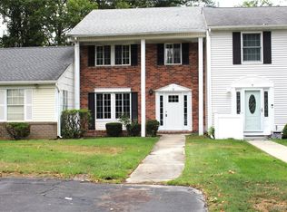 8 Lexington Court, Coram, NY 11727