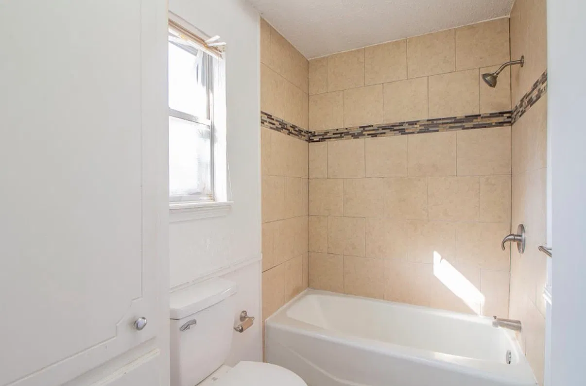3 bed, 1885 sqft, $2,000 — Photo 1