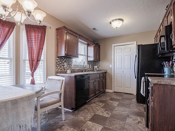 5th image of 3743 Heather Dr