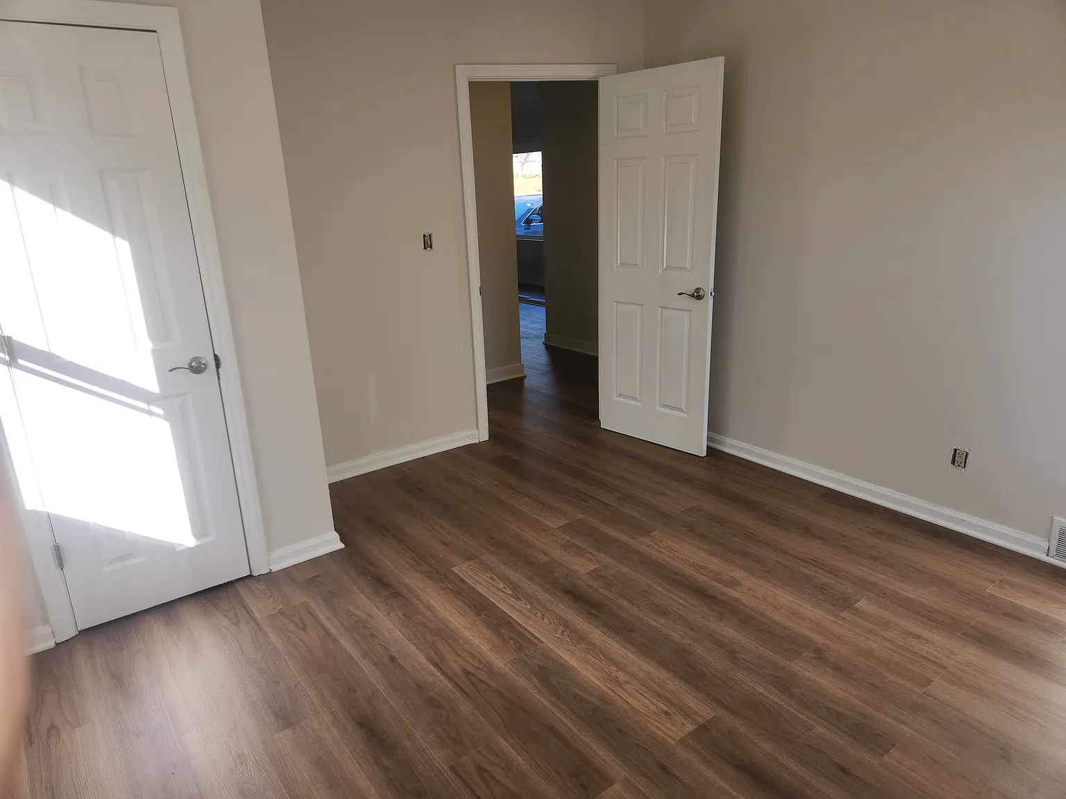 3 bed, 960 sqft, $2,000 — Photo 4