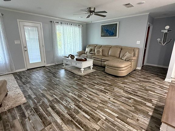 4th image of 476 Pebble Dr