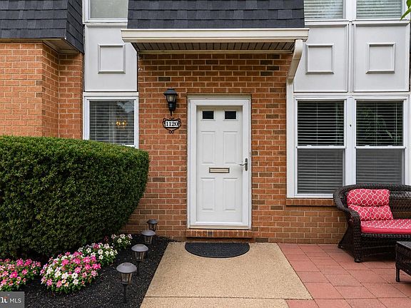 3rd image of 1120 Harbour Dr