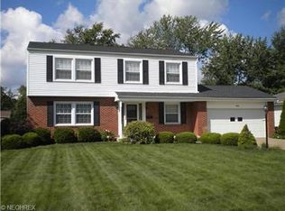 5972 Park Ridge Dr, North Olmsted, OH