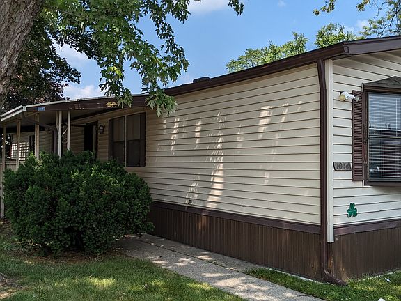 4th image of 1074 Helen Ln