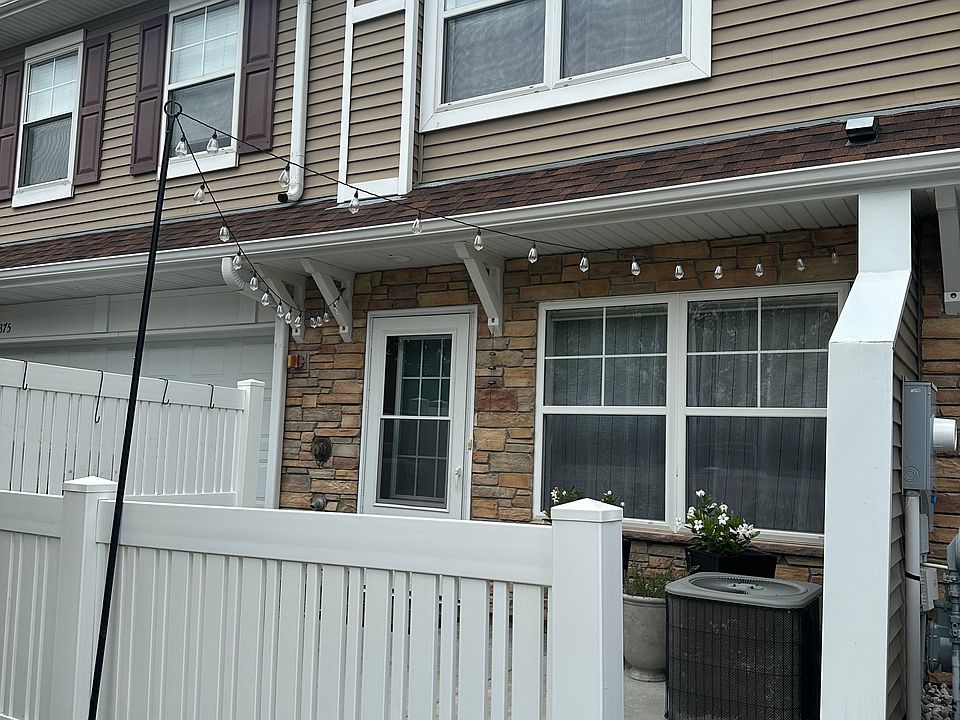 1st image of 3373 Maureen Ln