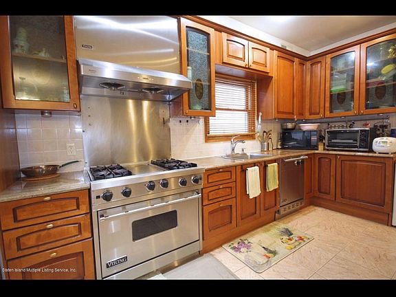 2nd image of 5781 Hylan Blvd