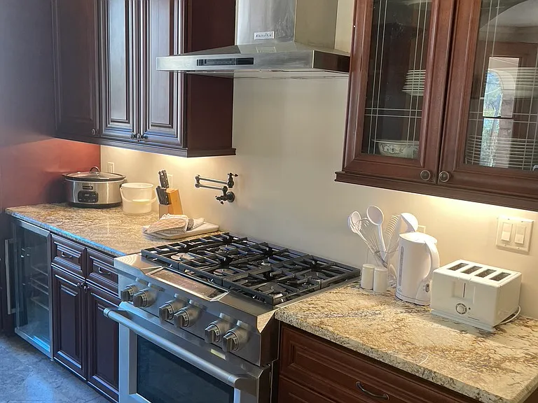 2 Grand Ave #101 — Photo 20