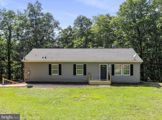 424 Clements Mountain Ln, Berkeley Springs, WV 25411