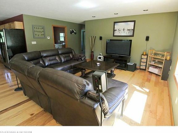 4th image of 23 Rich Ln