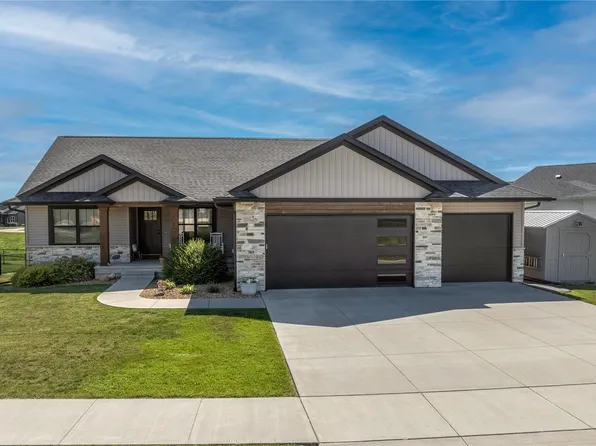 709 Pointer Cir, Center Point, IA 52213