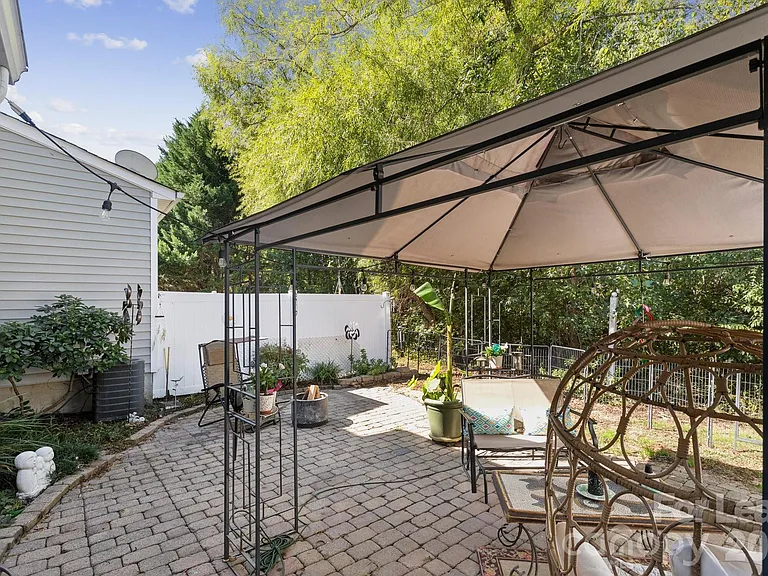 6037 Queens Walk Ct — Photo 33