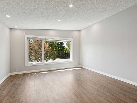 3rd image of 702 S Kingsmere Cres SW