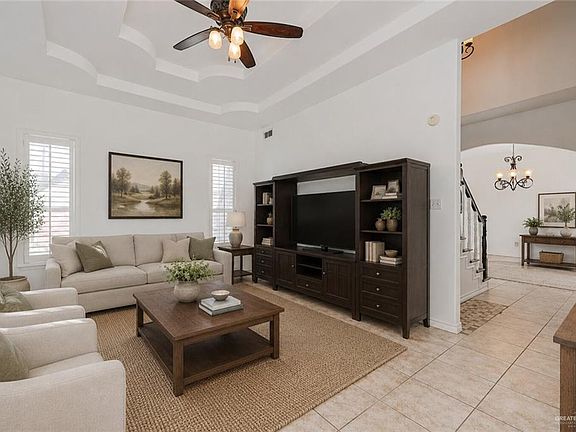 4th image of 906 San Cristobal St