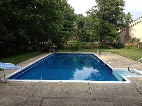 4th image of 11761 Eddington Ave