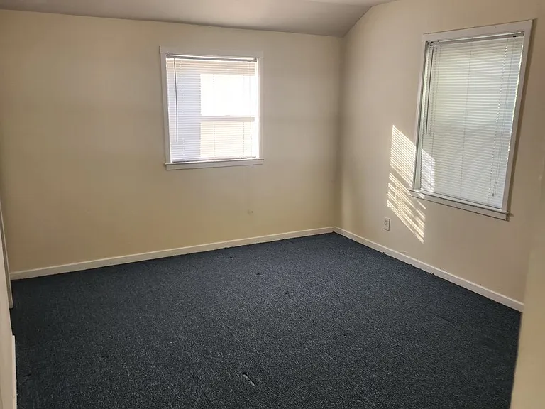 137-143 Cannon Rd — Photo 8