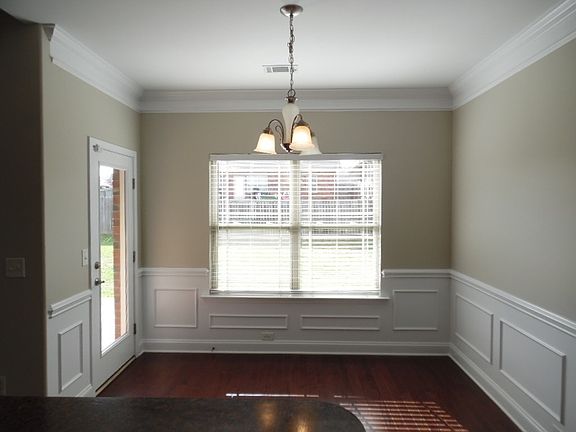 4th image of 303 Huntwood Dr