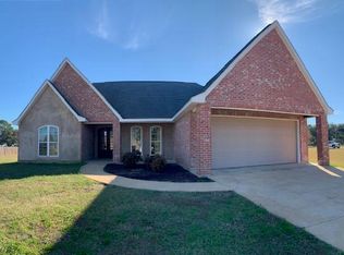 110 Mirante Dr, Leesville, LA 71446