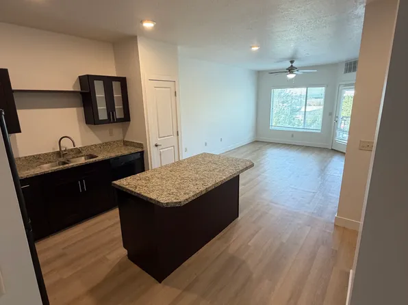 1142 W 200 N, Centerville, UT