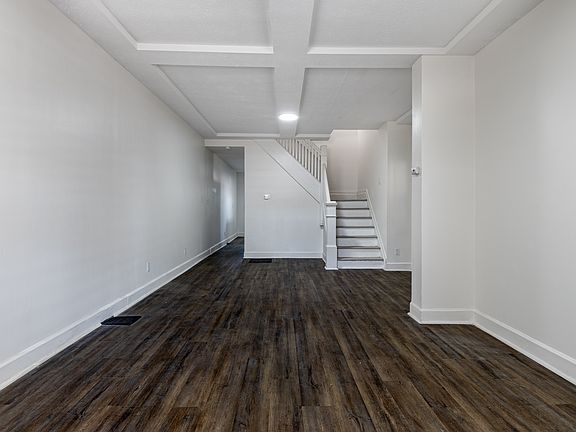 3rd image of 410 E Beecher St