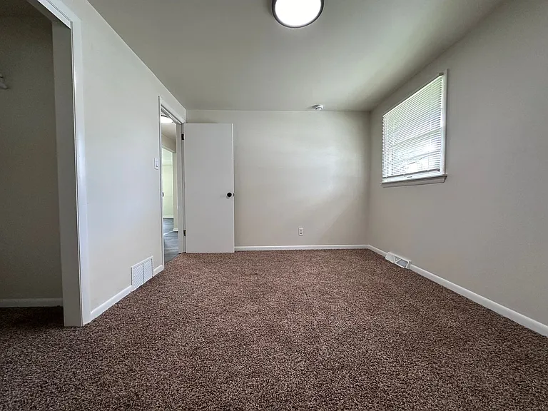 490 Saint Bernard Dr — Photo 22