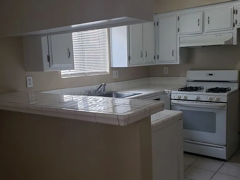 1107 L Street A-D — Photo 3